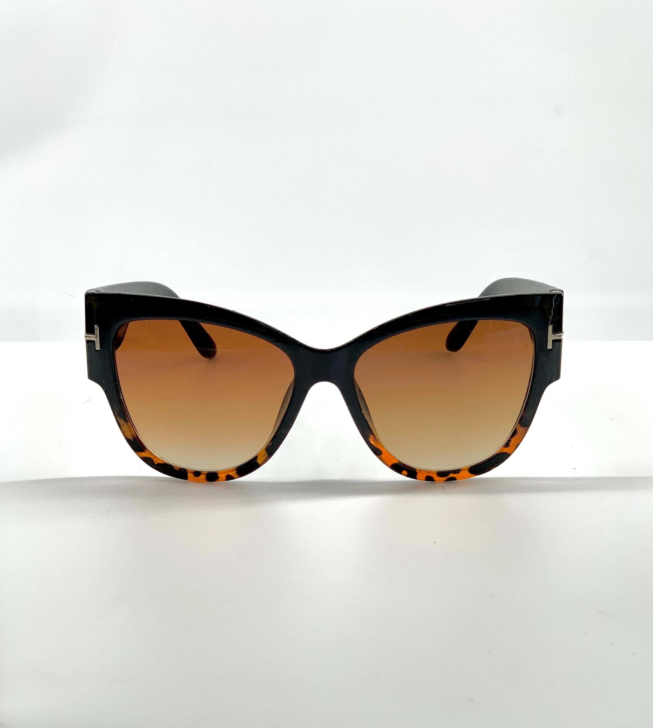 Cat eye oversized sunglasses with gradient lenses