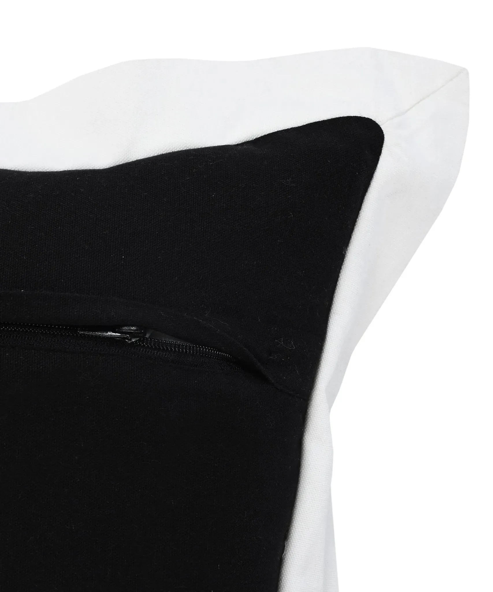 Empire Lr07728 Black/White Pillow